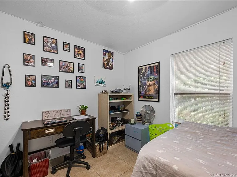 1529 NE Sunview Ter — Photo 19