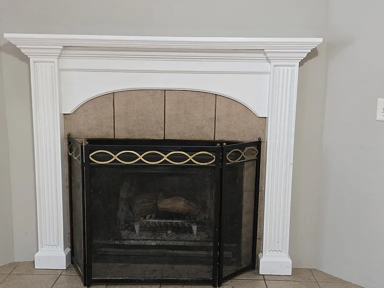 2042 E Charles St — Photo 6