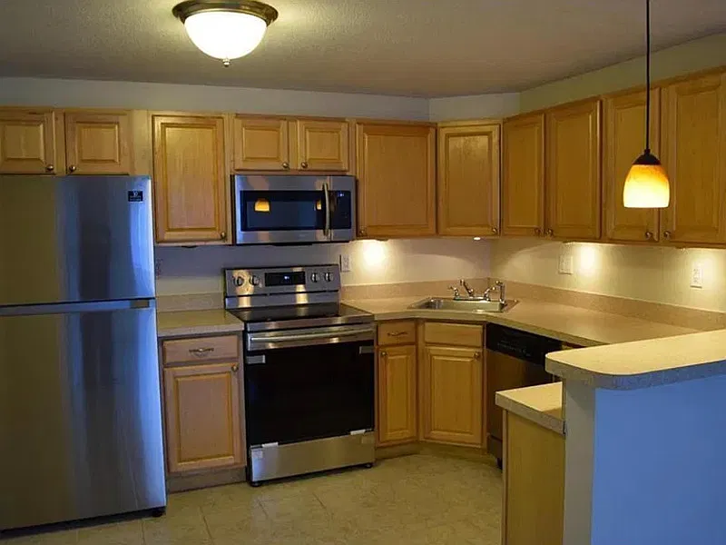2 bed, 1.0 bath, 675 sqft, $1,600 — Photo 2