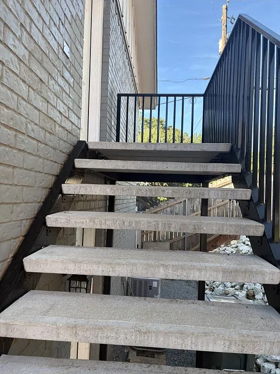 306 Powers St — Photo 1