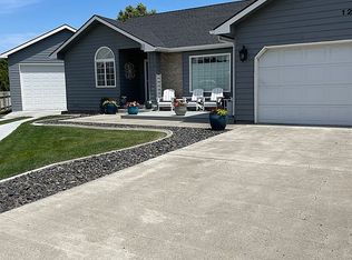 1202 W 43rd Ct, Kennewick, WA 99337