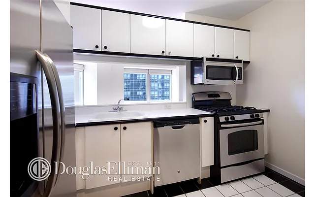 Rented by Douglas Elliman | media 8