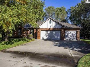 3916 Meadow Ridge Ln, Hutchinson, KS 67502