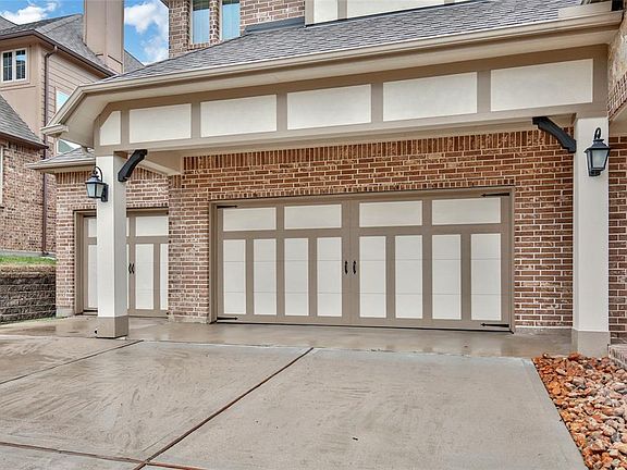 4th image of 920 Pine Knoll Ct