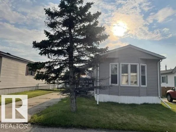 1352 Lakewood Cross, Strathcona County, AB T8H 1L2