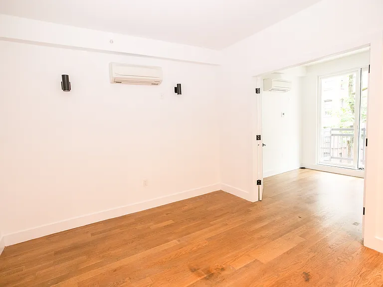 323 E 19th St #3E — Photo 4