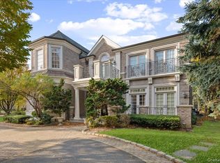 24 Beechwood Drive, Lawrence, NY 11559