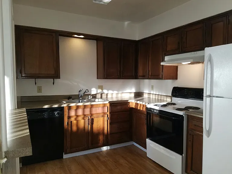 1078 Franklin Ave — Photo 85