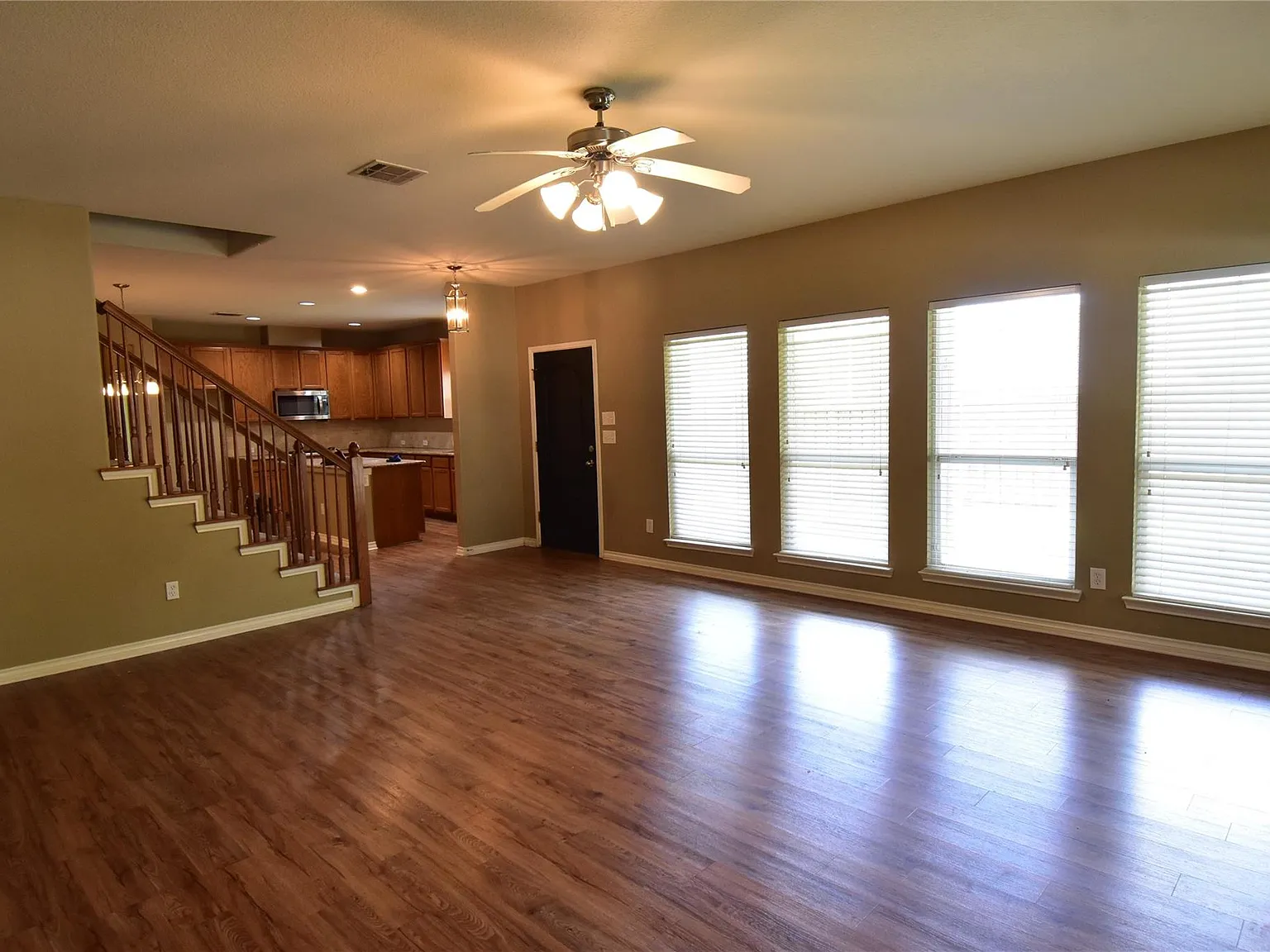 3 bed, 2182 sqft, $2,500 — Photo 3