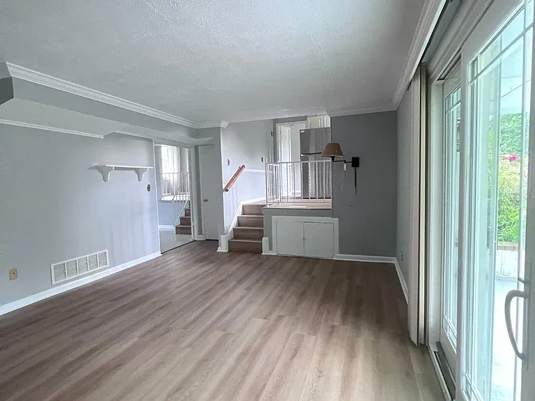 8407 Thornton Rd — Photo 8