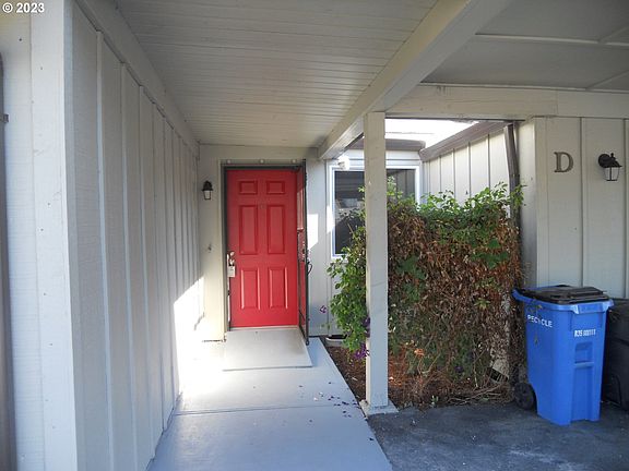 3rd image of 812 NW 132nd St APT D
