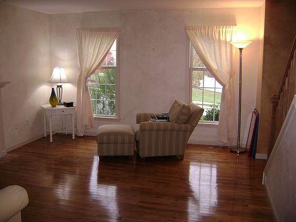 FAMILY ROOM VIEW 2