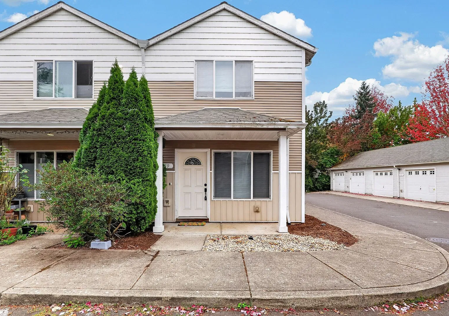 Charming End-Unit 2 Bedroom/1.5 Bath Townhouse-Style Condo with Private Fenced Yard! — Photo 2