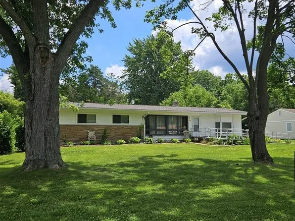 496 E Lovell Dr, Troy, MI 48085