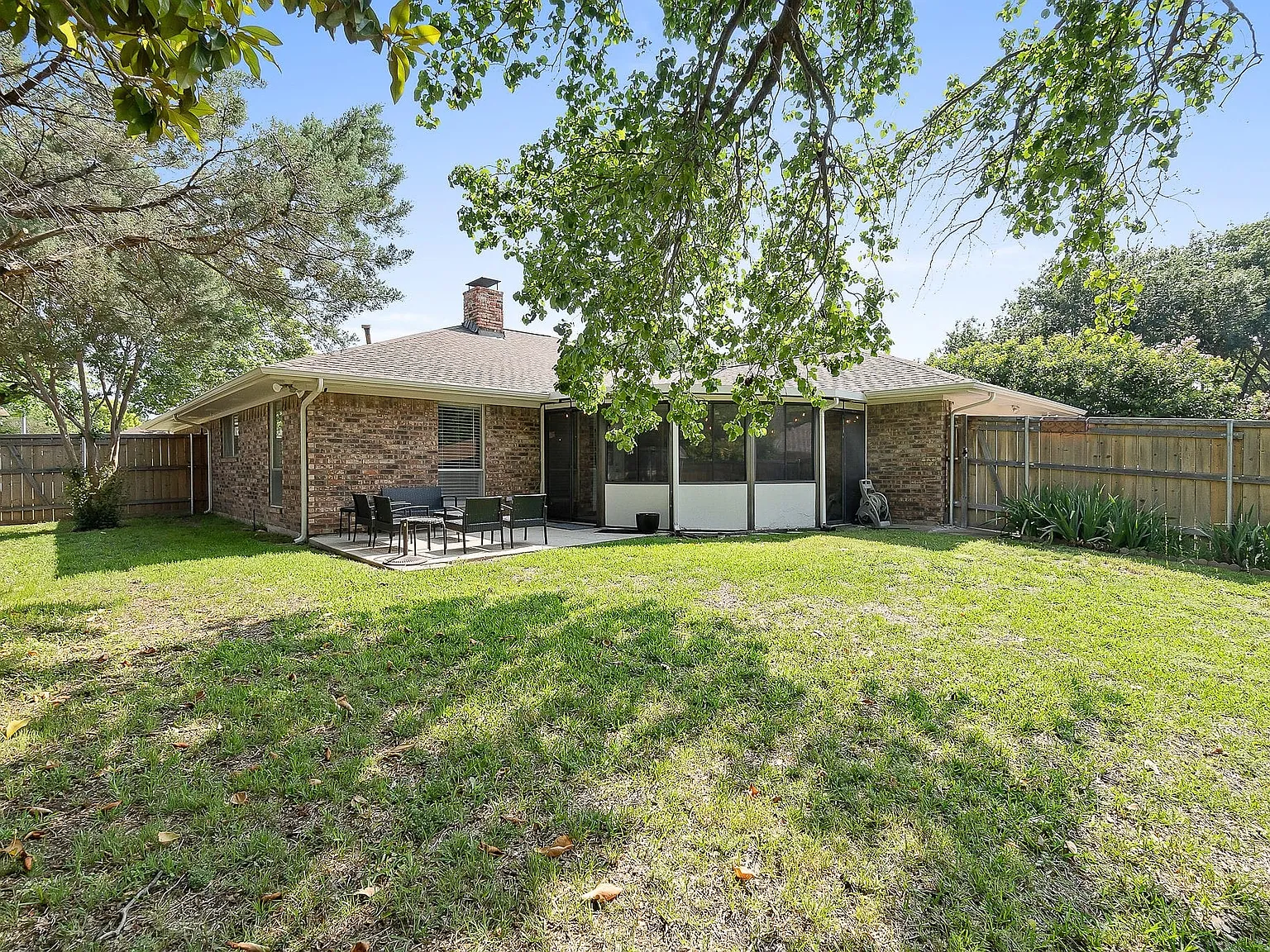 3 bed, 2.0 bath, 2251 sqft, $3,000 — Photo 2