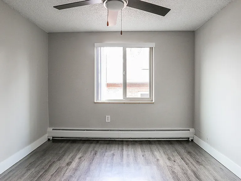 South Washington St Apts — Photo 35