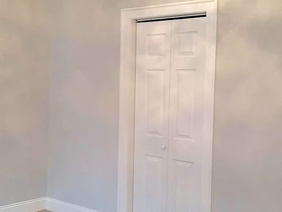 Bedroom for rent closet