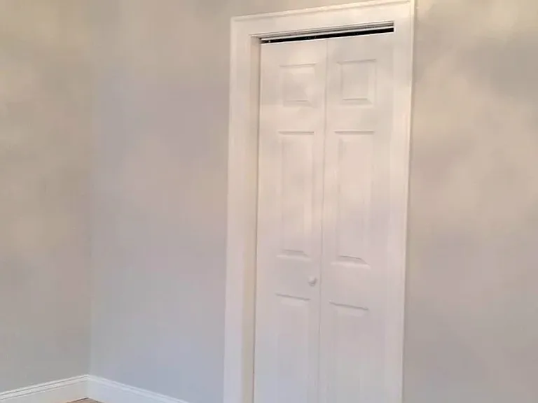 Bedroom for rent closet