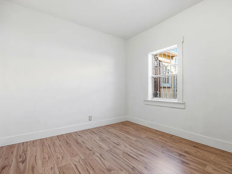 901 River St — Photo 13