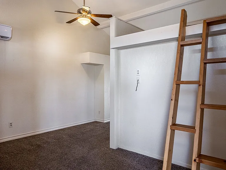 212-214 Miller Dr — Photo 4