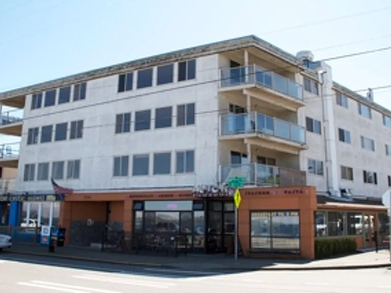 Alki Shores Apartments — Photo 11