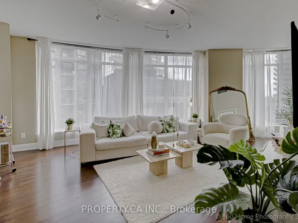 8 Scollard St #702, Toronto, ON M5R 1M2