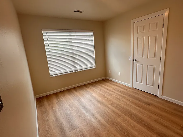 2105 E White Oak Ct #201 — Photo 9