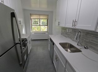 192-20 67th Ave APT 2C, Fresh Meadows, NY 11365