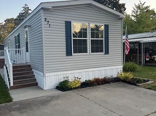 1700 Robbins Rd #271, Grand Haven, MI 49417