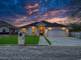 207 Riverside Dr, Uvalde, TX 78801