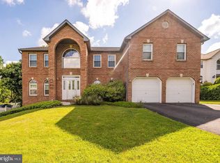 81 Overlook Dr, Reading, PA 19606