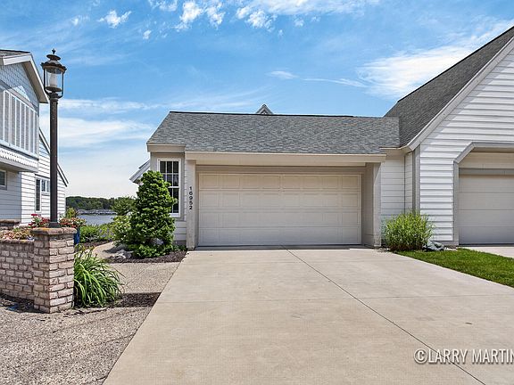 3rd image of 16952 Landing Dr
