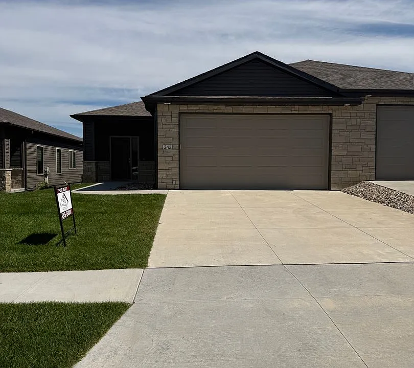 242 Half Moon Dr
