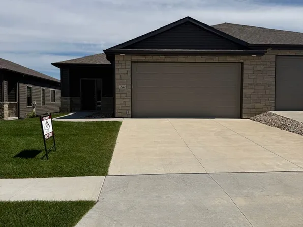 242 Half Moon Dr, Lincoln, NE 68527