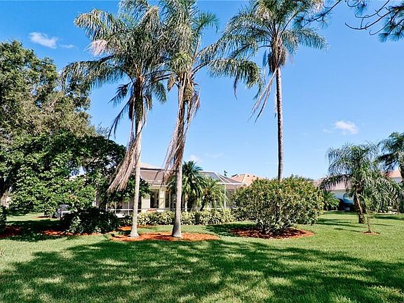 5th image of 5106 Redbriar Ct