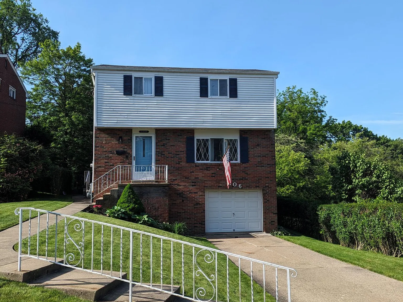 3 bed, 1.5 bath, 1400 sqft, $1,750 — Photo 1