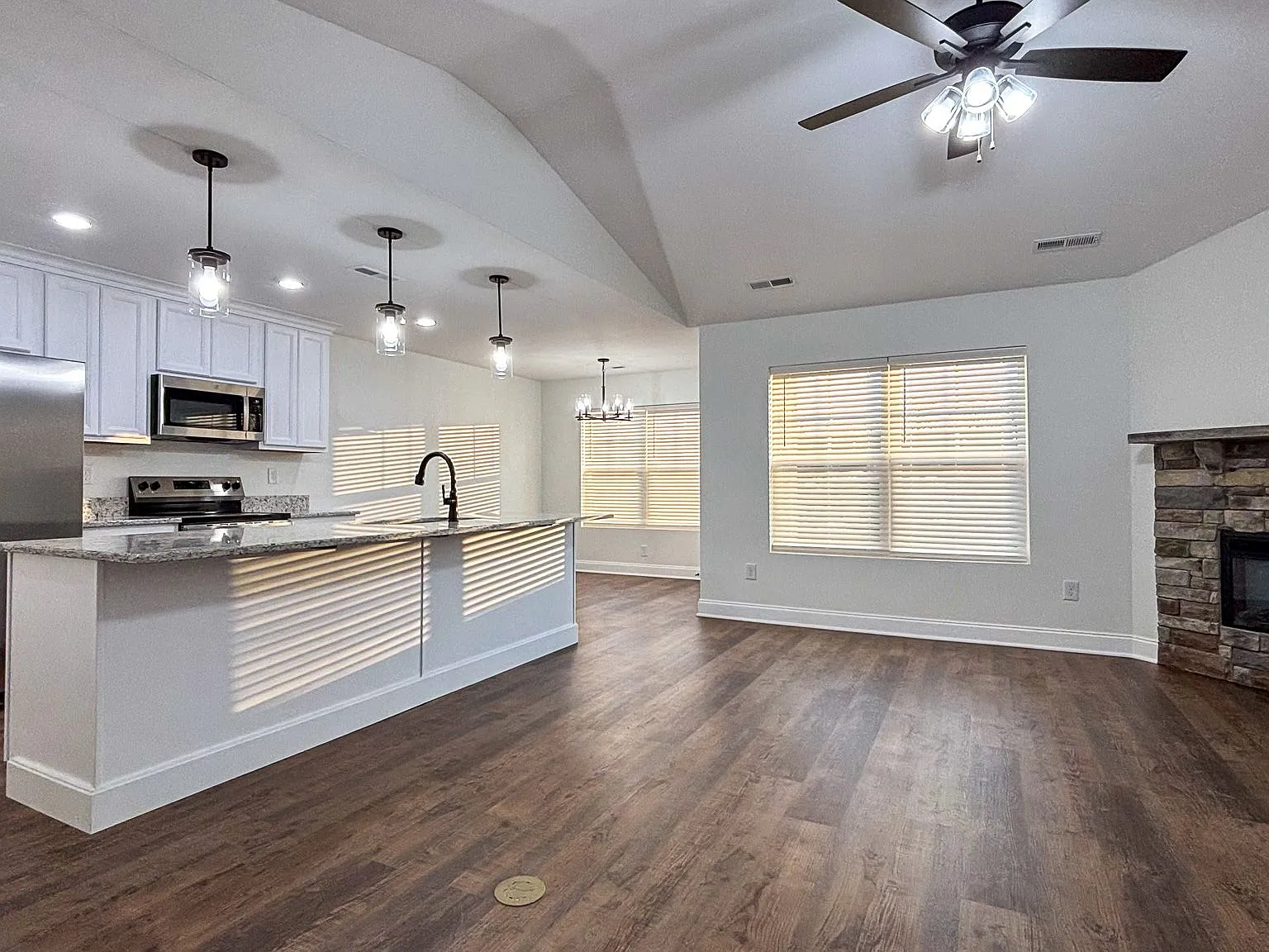 3 bed, 1500 sqft, $2,750 — Photo 2