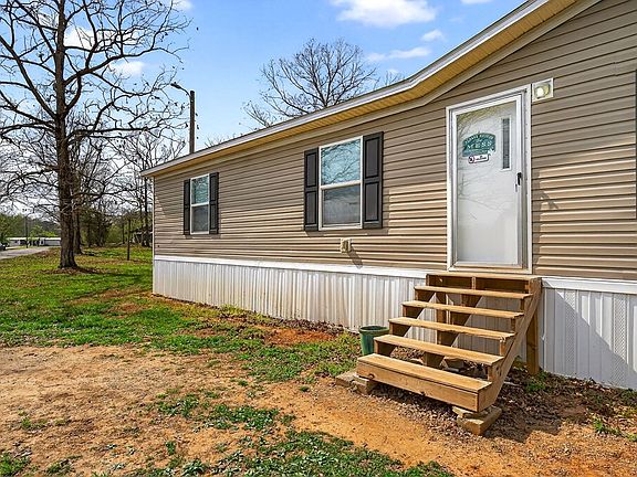 3rd image of 550 N Center Point Acres