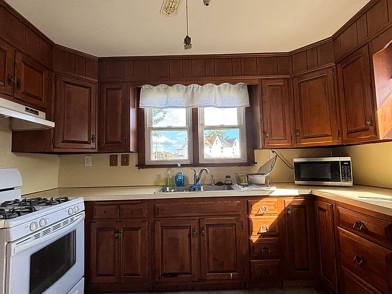108 Pearl St — Photo 9
