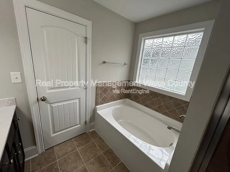 5412 Robbins Dr — Photo 41