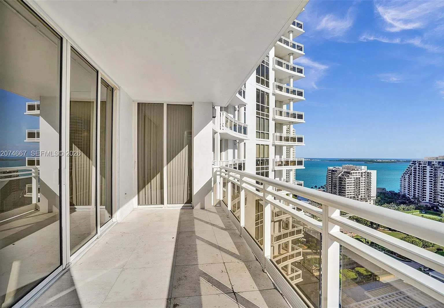 Carbonell Condo — Photo 2