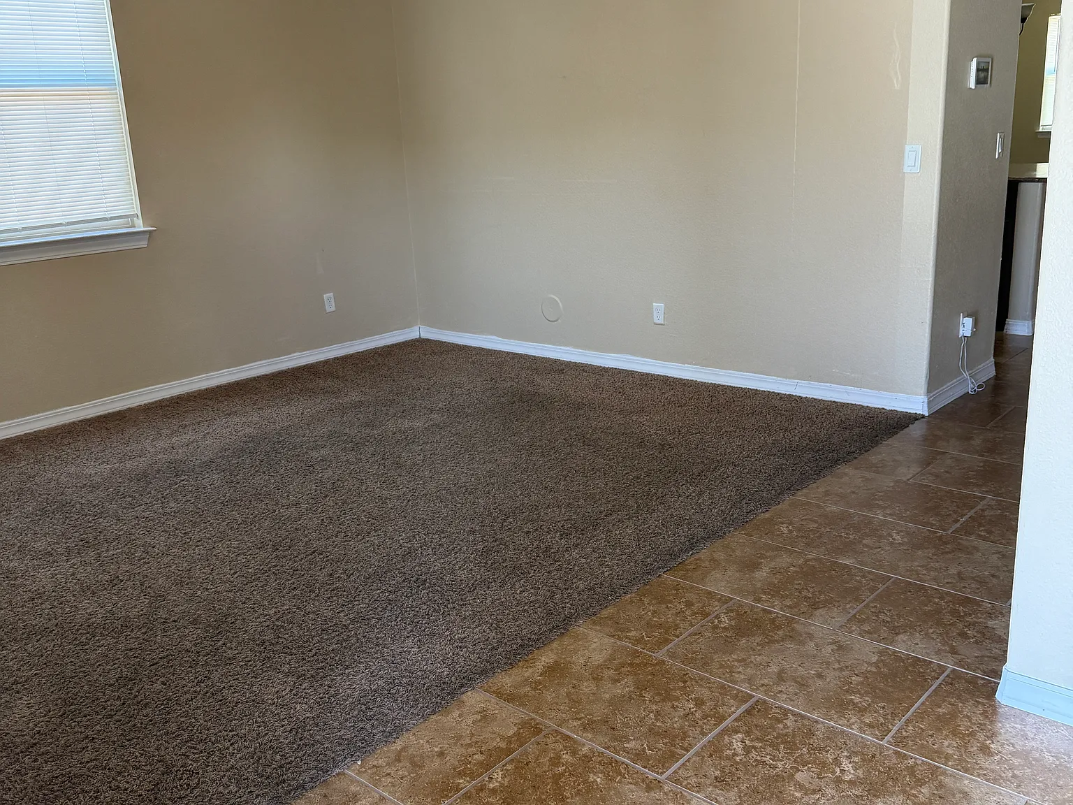 4 bed, 2374 sqft, $2,095 — Photo 2