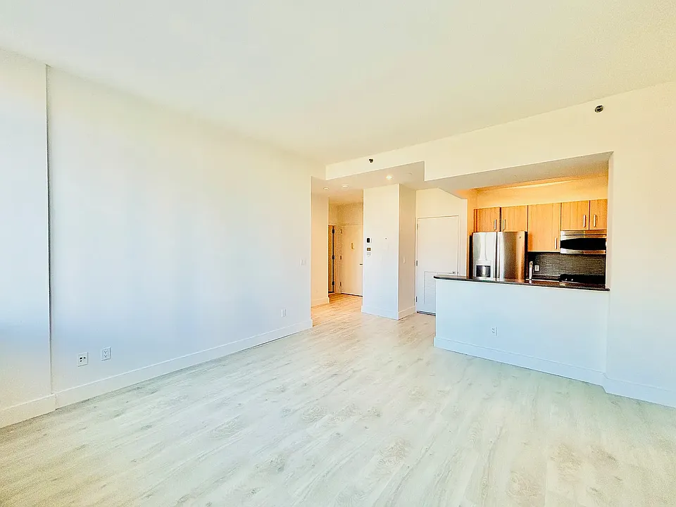 229 W 60th St #26M