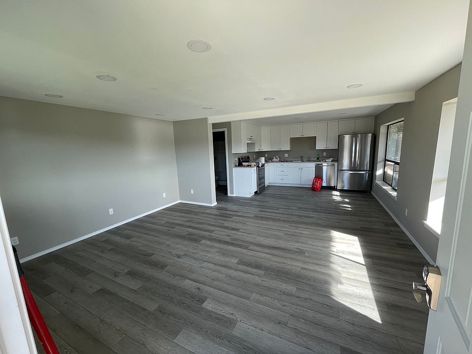 1st image of 15417 1st Ave NE #B