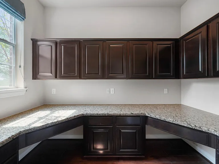 5430 Tyler Park Ln — Photo 6