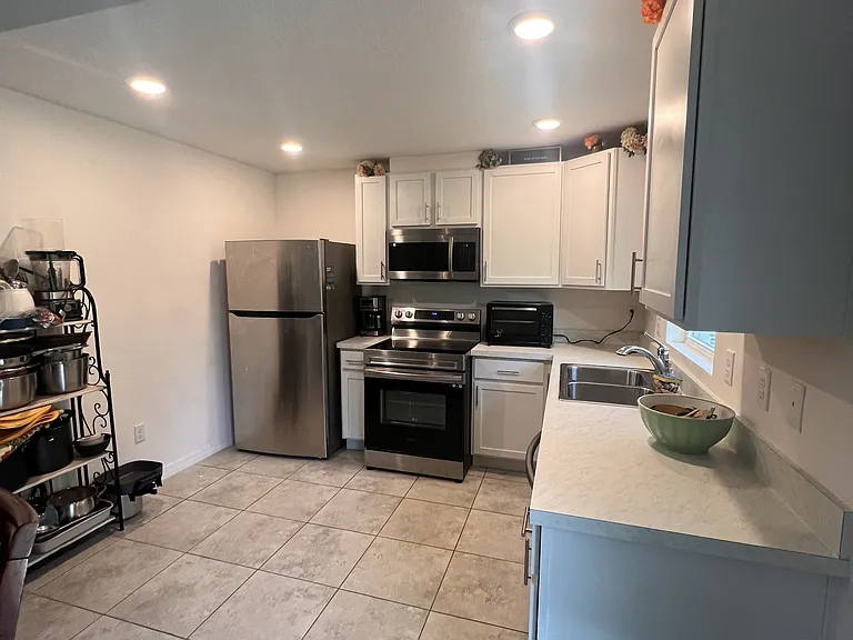 567 Poplar St SE — Photo 2