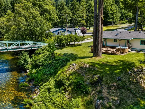1020 Winchuck River Rd, Brookings, OR 97415