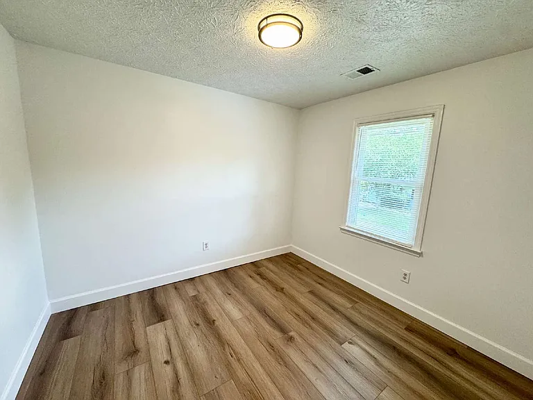104 Caron Ln — Photo 8