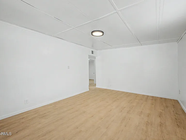2038 E Lemon St — Photo 5