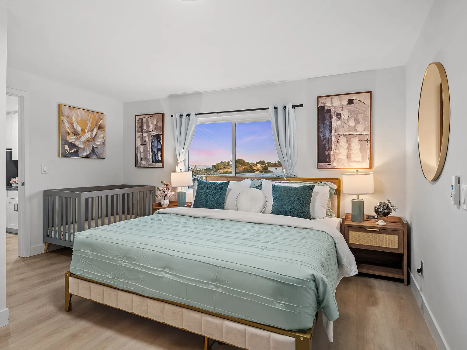 2 bed, 500 sqft, $4,900 — Photo 3